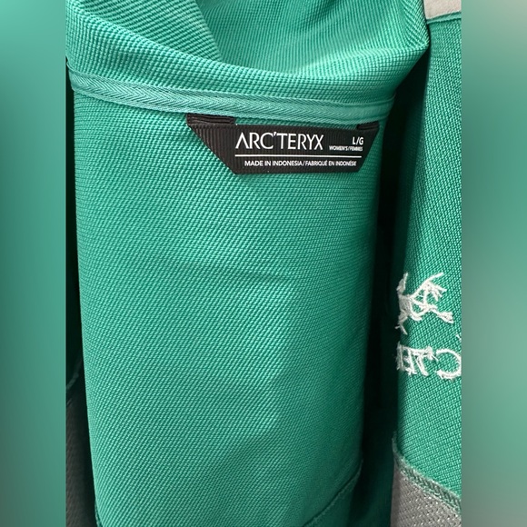 Arc’teryx Women’s Hooded Jacket Size Large – Excellent Condition - Picture 10 of 11